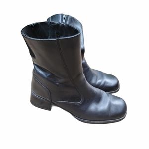 Santana Canada black leather ankle boots heeled y2k size 8